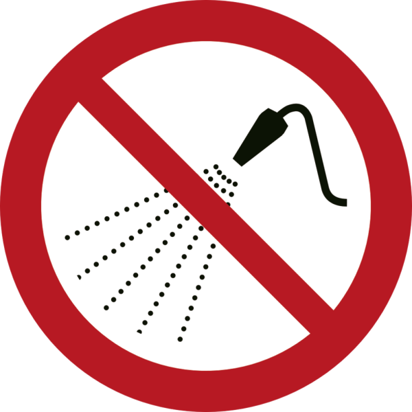 Förbjudet att spruta med vatten förbudsskylt - ISO 7010