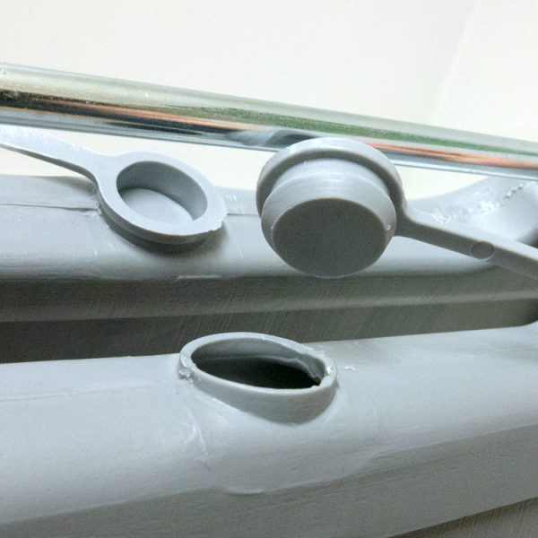 Fristående utomhusskylt Varning fallande is – reflekterande plast 750 x 410 mm