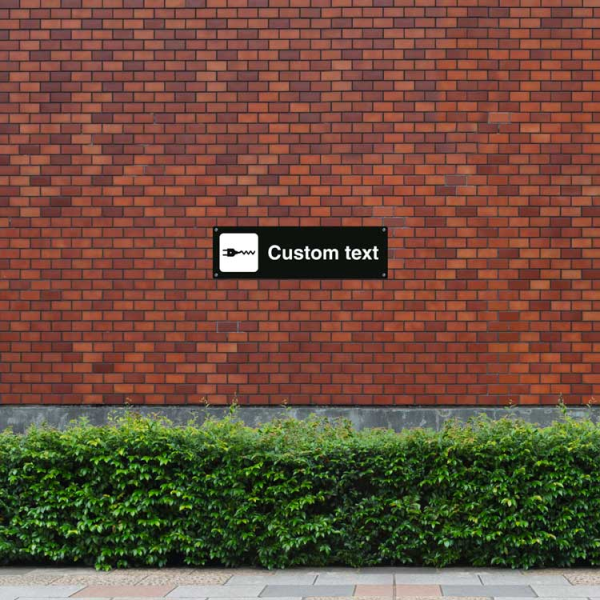 Elbilsparkeringsskylt – svart hänvisningsskylt utan pil och valfri text, 150 x 500 mm, 3 mm alu-sandwich