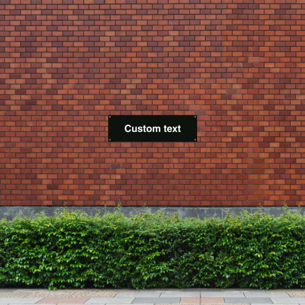 Hänvisningsskylt – svart hänvisningsskylt utan pil och valfri text, 150 x 500 mm 3 mm alu-sandwich