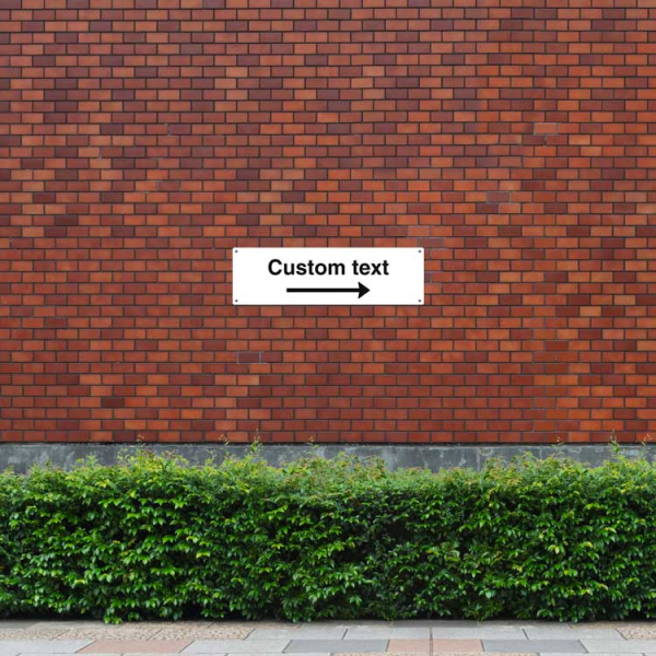 Hänvisningsskylt – vit hänvisningsskylt med höger pil och valfri text, 150 x 500 mm 3 mm alu-sandwich