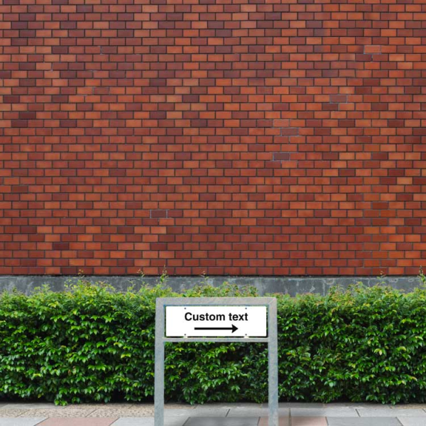 Hänvisningsskylt – vit hänvisningsskylt med höger pil och valfri text, 150 x 500 mm 3 mm alu-sandwich