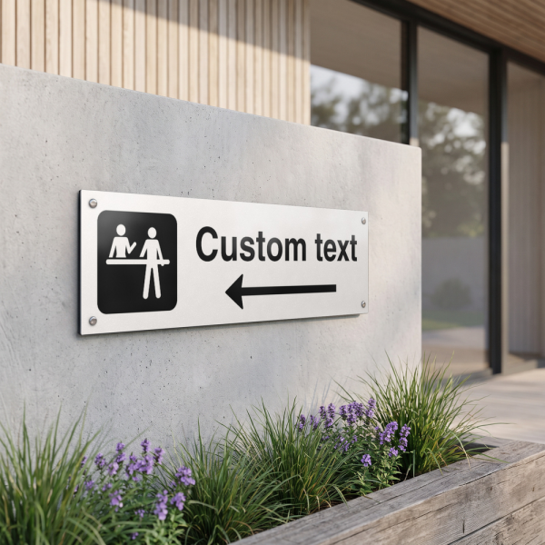 Receptionsskylt – vit hänvisningsskylt med vänsterpil och valfri text, 150 x 500 mm 3 mm alu-sandwich