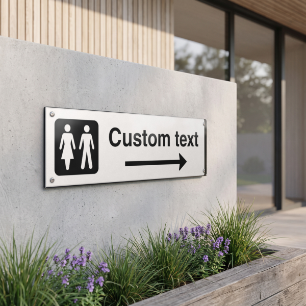 WC-skylt – vit hänvisningsskylt med pil åt höger och valfri text, 150 x 500 mm 3 mm alu-sandwich