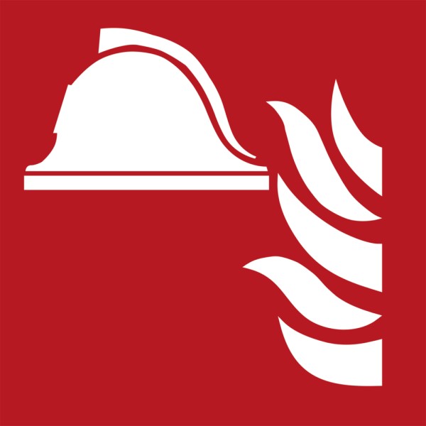 R&ouml;da danska brandskyltar med ikoner f&ouml;r brandpost, brandsl&auml;ckare och brandlarmscentral.