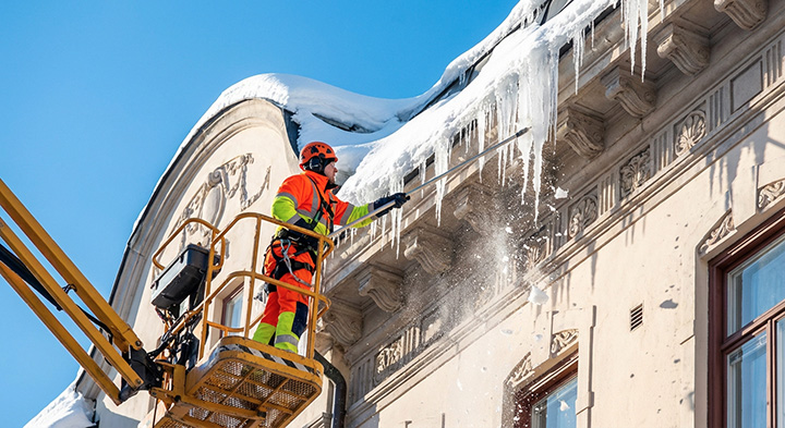 Takras-ice-on-rood-warning